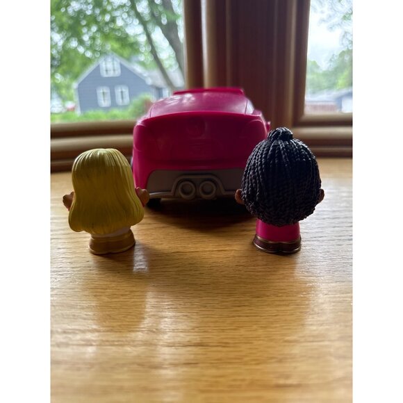 Fisher-Price Little People Barbie Convertible With 2 Figures - Picture 4 of 8